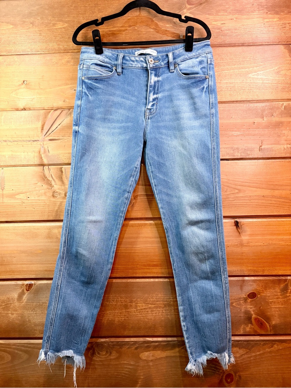 KanCan Light Blue Cropped Jeans with Frayed Ankles Size 28 💕🖤